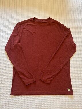 Vuori Long Sleeve Crewneck Shirt - Burgundy Red men’s medium